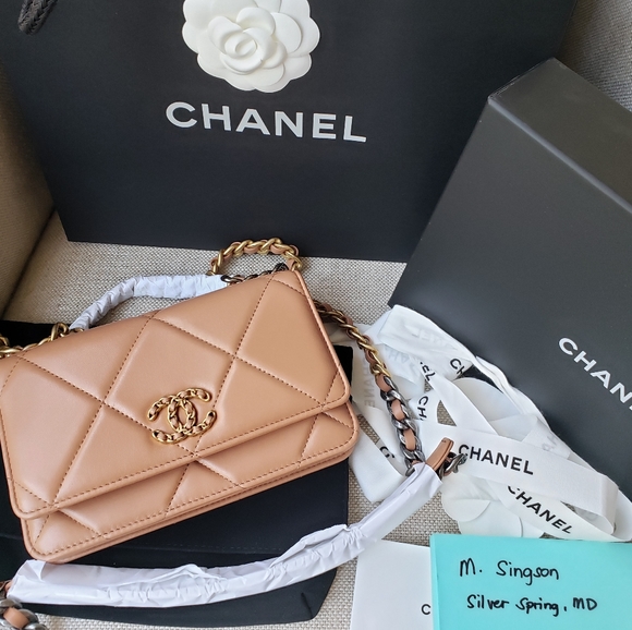 Authentic Brand New Chanel 19 WOC 21K - Picture 10 of 10